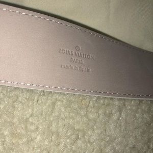 Louis VUITTON Leather belt with a blue checkerboard pat…